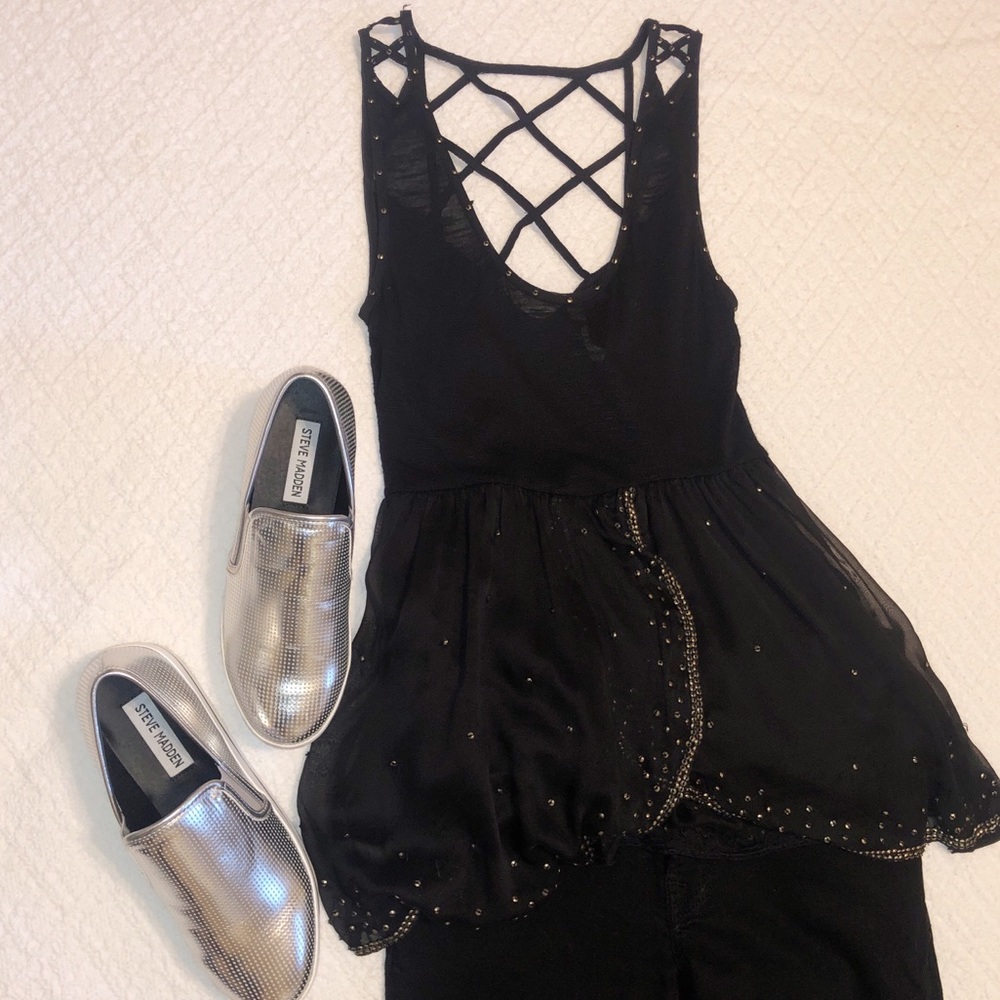 Free People- Black flow top. XS